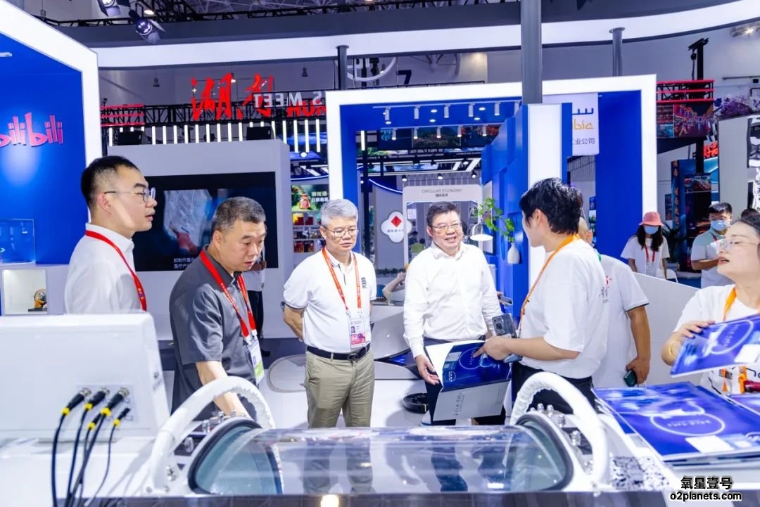 消博会氧星壹号高压氧舱展位现场2