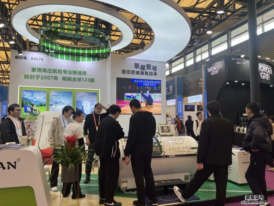 商务部外贸司司长李兴乾等有关领导一行莅临上海宝邦展台调研指导
