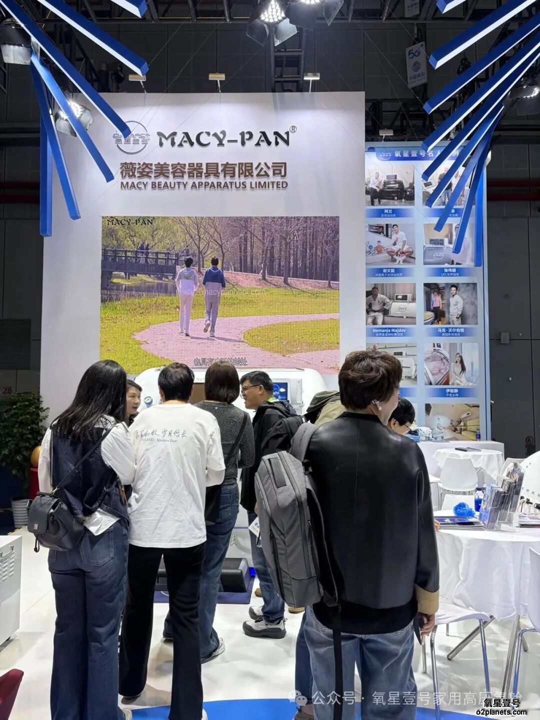 氧星壹号家用高压氧舱进博会现场