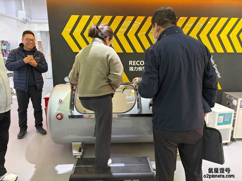 气象工作者探访氧星壹号家用高压氧舱