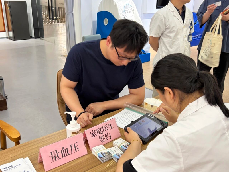 家医护航暖人心！石湖荡社卫中心走进上海宝邦送健康