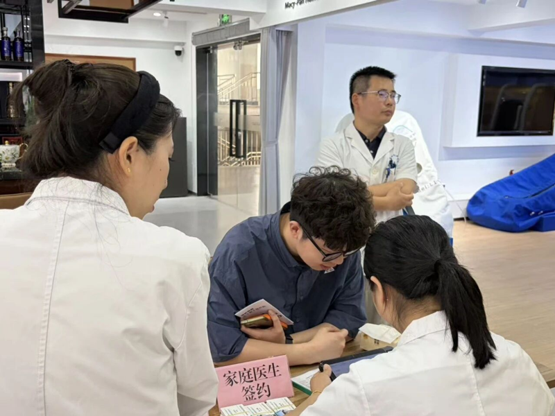 家医护航暖人心！石湖荡社卫中心走进上海宝邦送健康