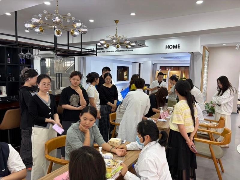 家医护航暖人心！石湖荡社卫中心走进上海宝邦送健康